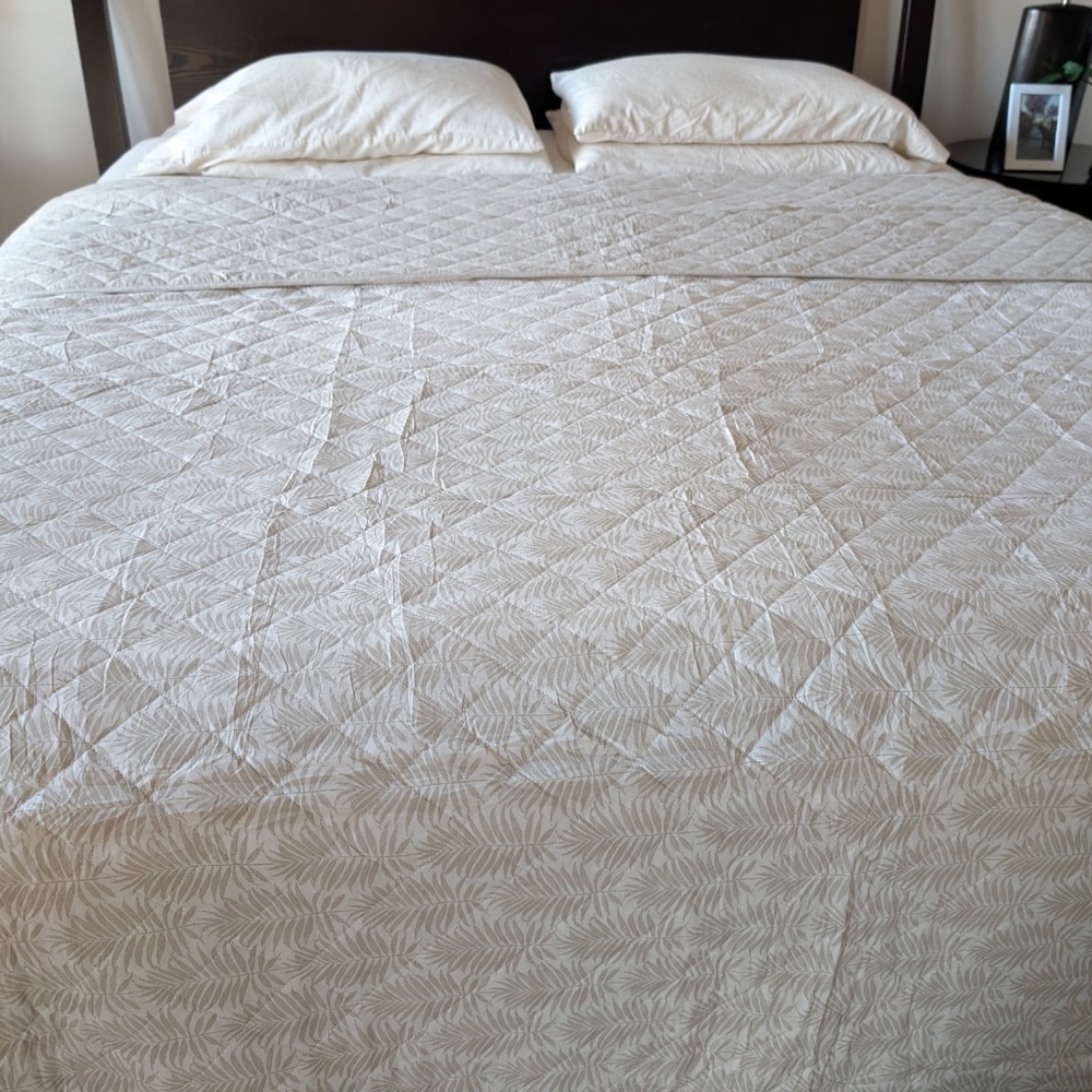 Tommy Bahama king 3 piece reversible quilt set